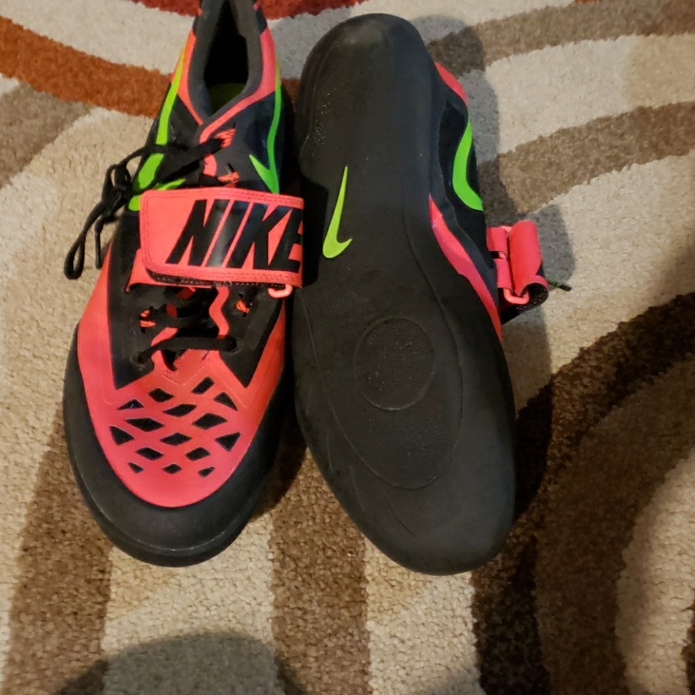 Flesh 13 Nike shot put